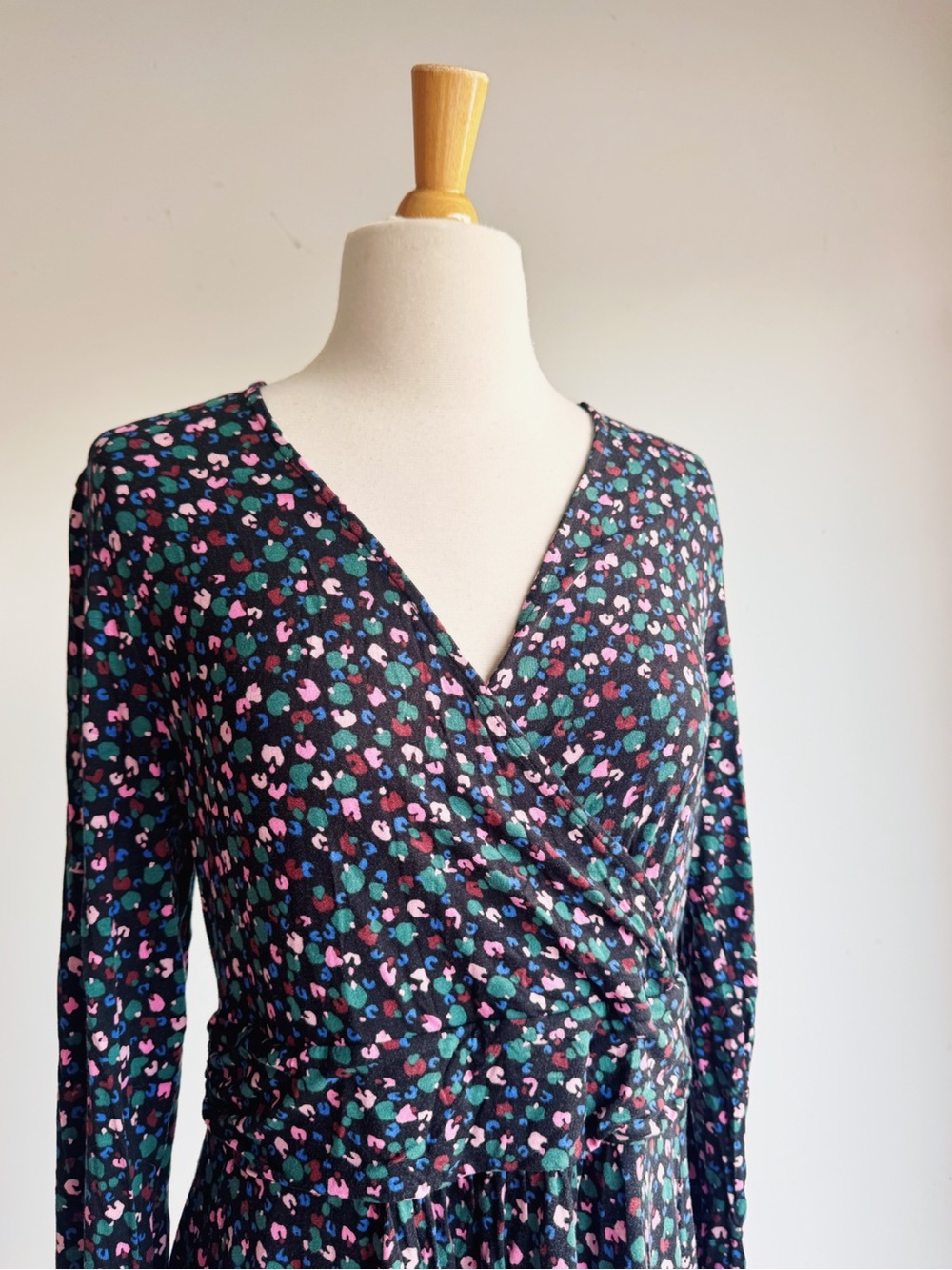 Boden Floral Jersey Wrap Dress Midi Knee Long Sleeve Pockets Size 10 - Picture 3 of 6